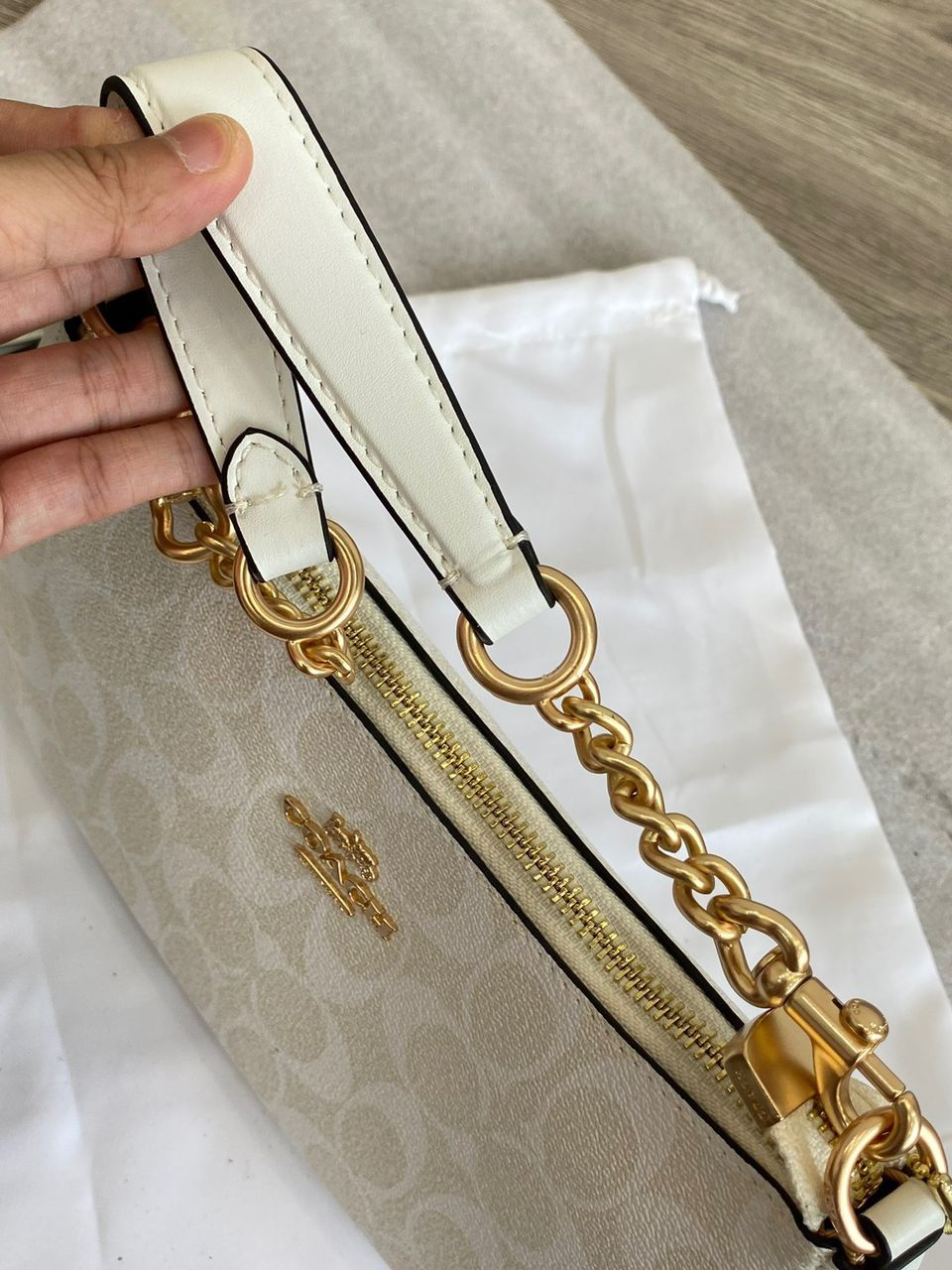 Coach Teri Shoulder Bag - Branco e marfim