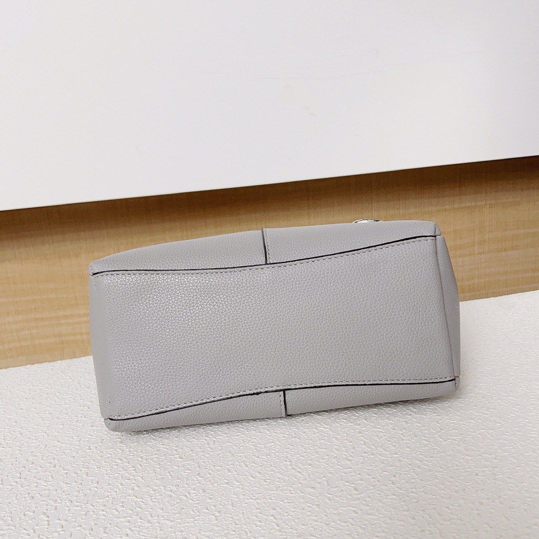Coach Lana Shoulder 23 - Cinza