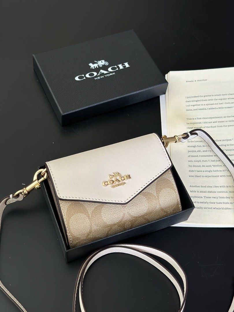 Carteira Coach Mini Envelope With Strap - Branco e bege