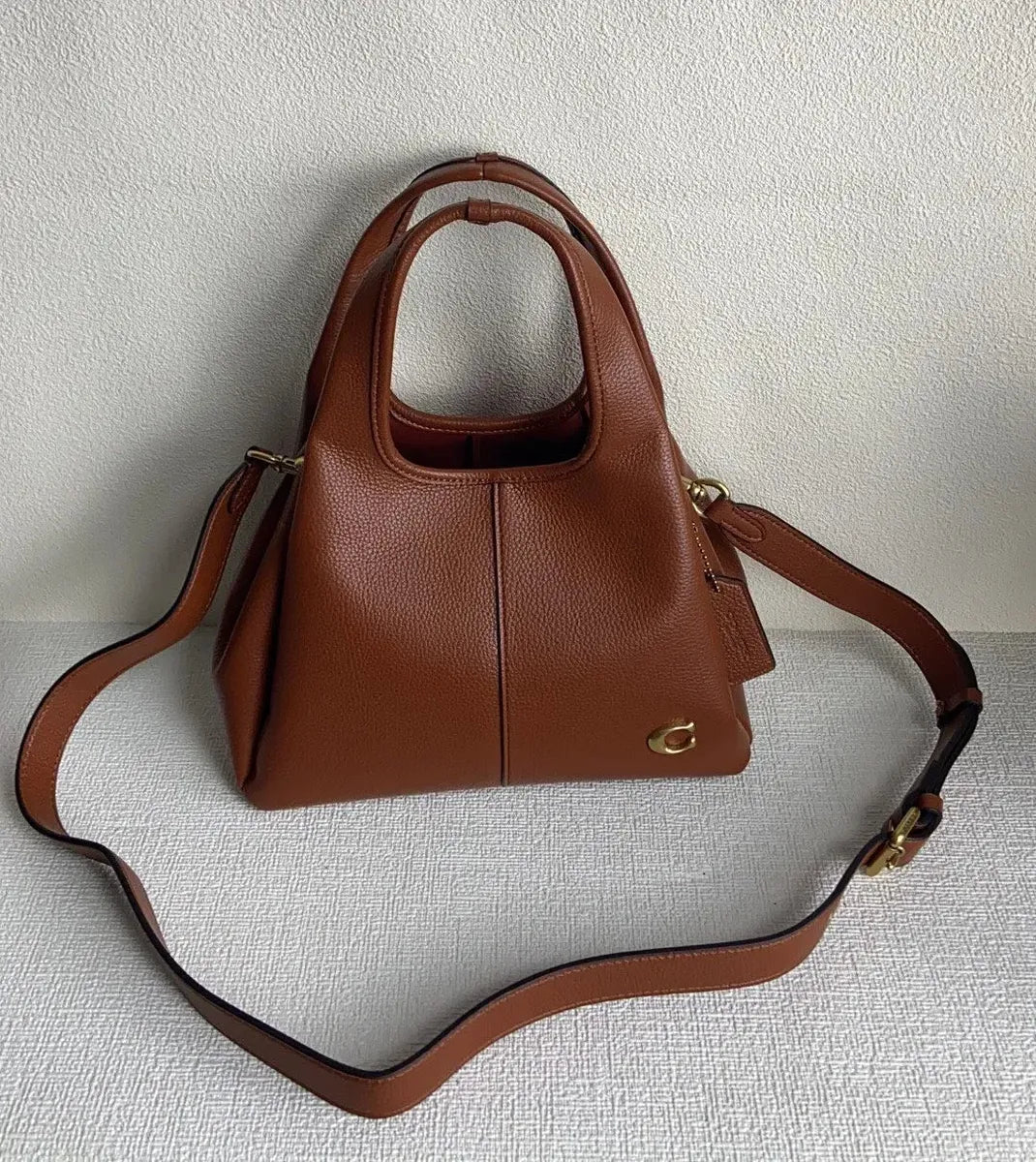 Coach Lana Shoulder 23 - Castanho conhaque