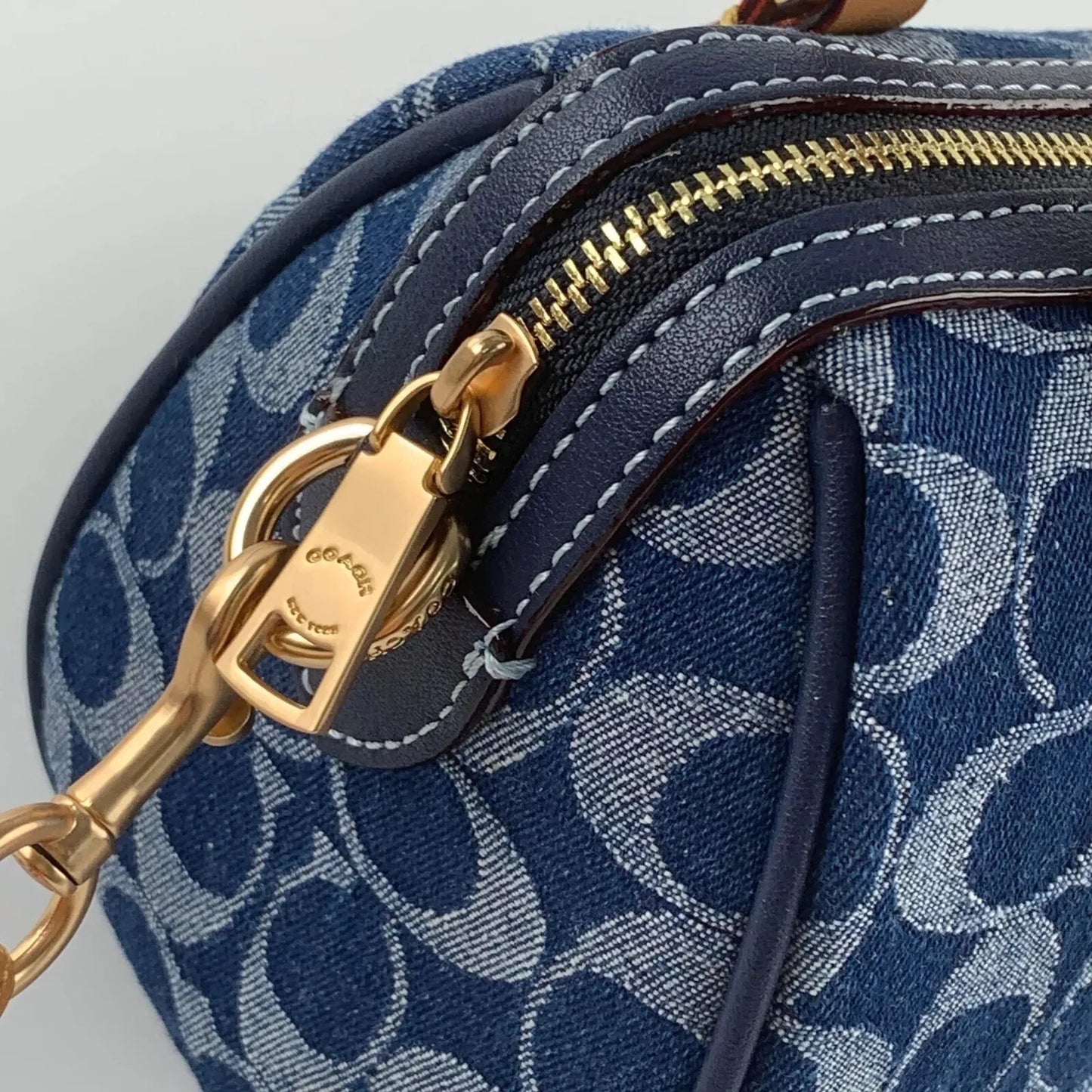 Coach Mini Rowan Satchel - Azul jeans com camel