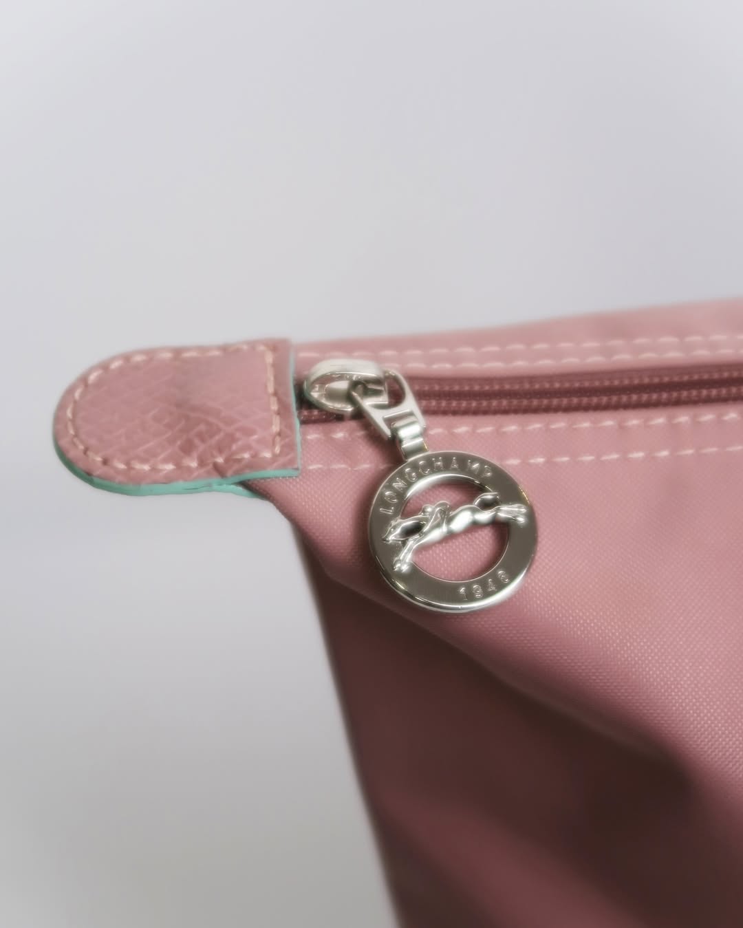 Longchamp L - Rosa com acabamento em verde água