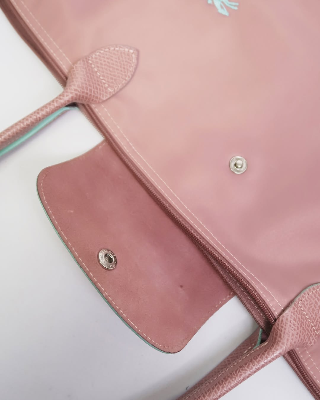 Longchamp L - Rosa com acabamento em verde água