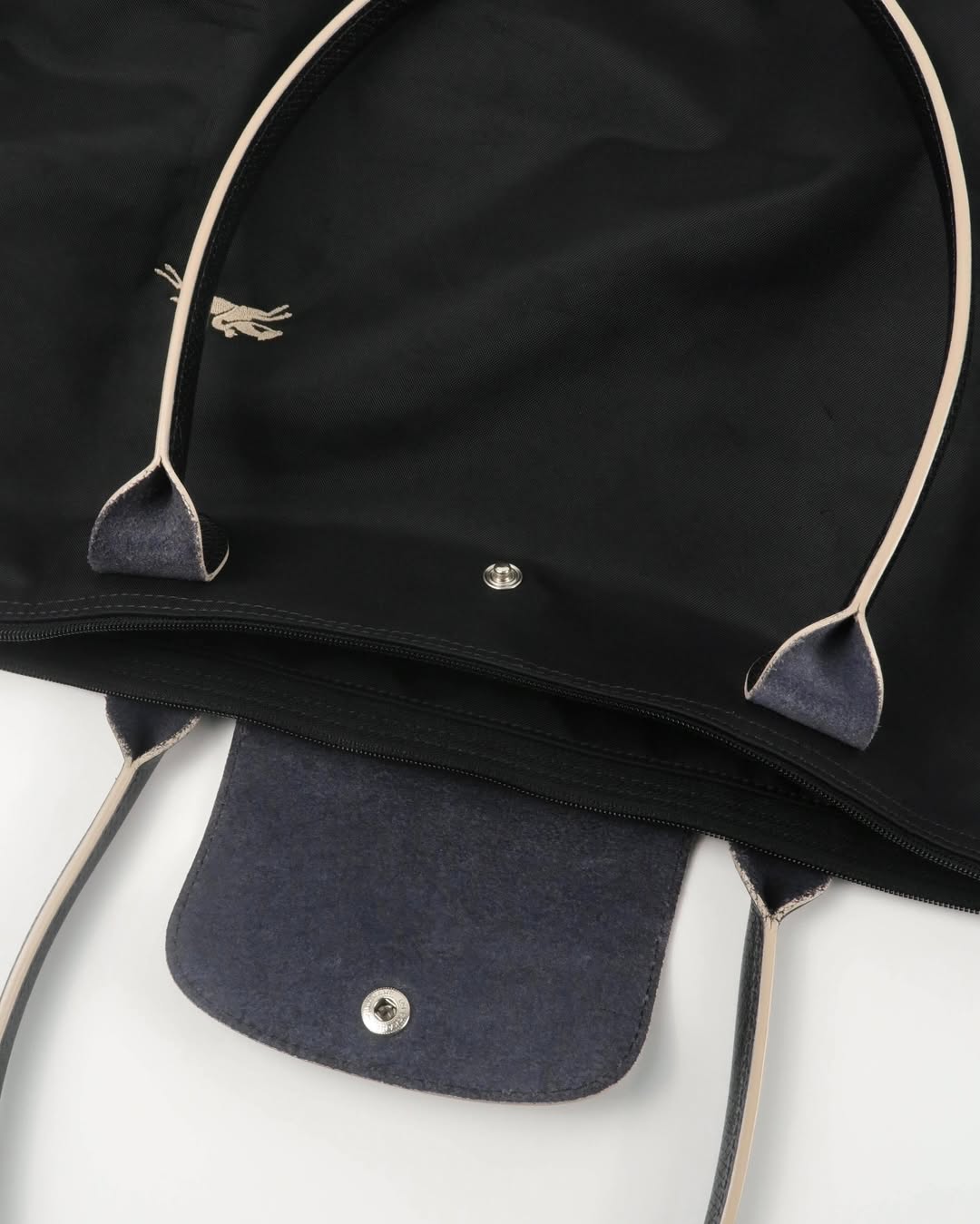Longchamp L - Preto com acabamento em branco