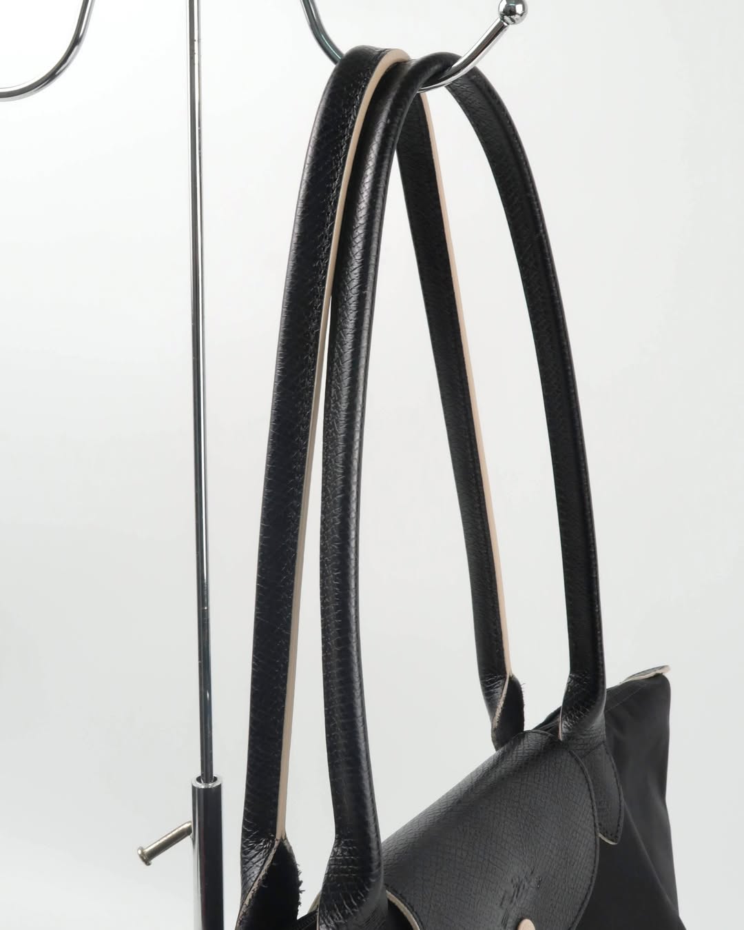 Longchamp L - Preto com acabamento em branco