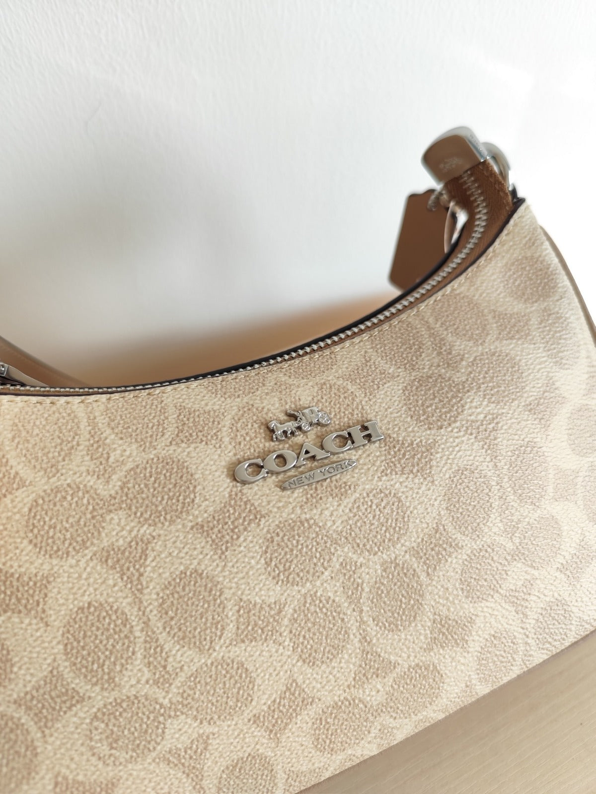 Coach Teri Shoulder Bag - Bege