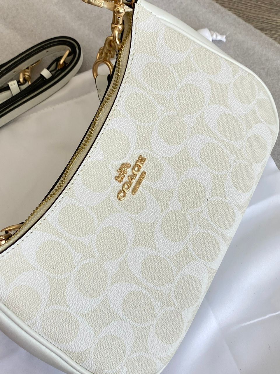 Coach Teri Shoulder Bag - Branco e marfim