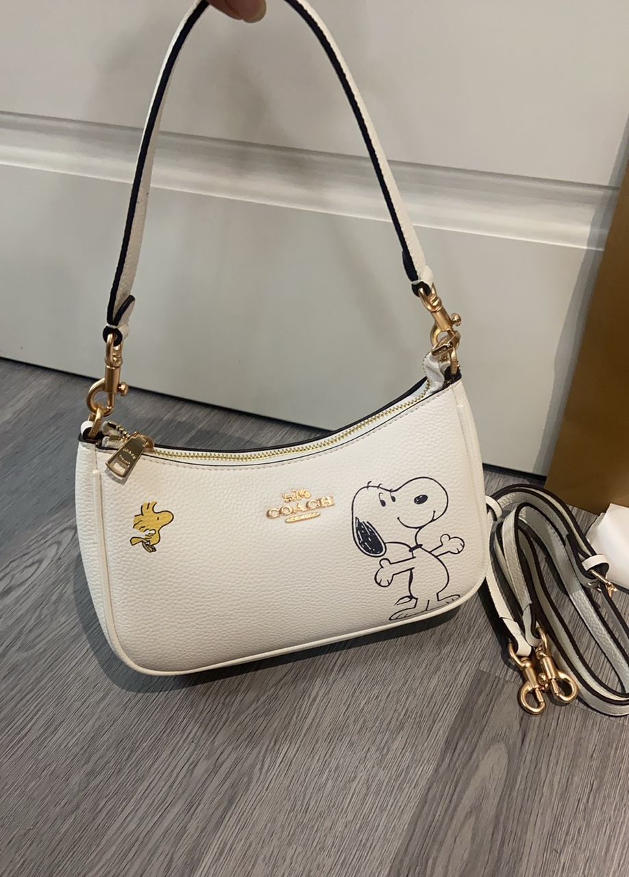Coach Teri Shoulder - Snoopy