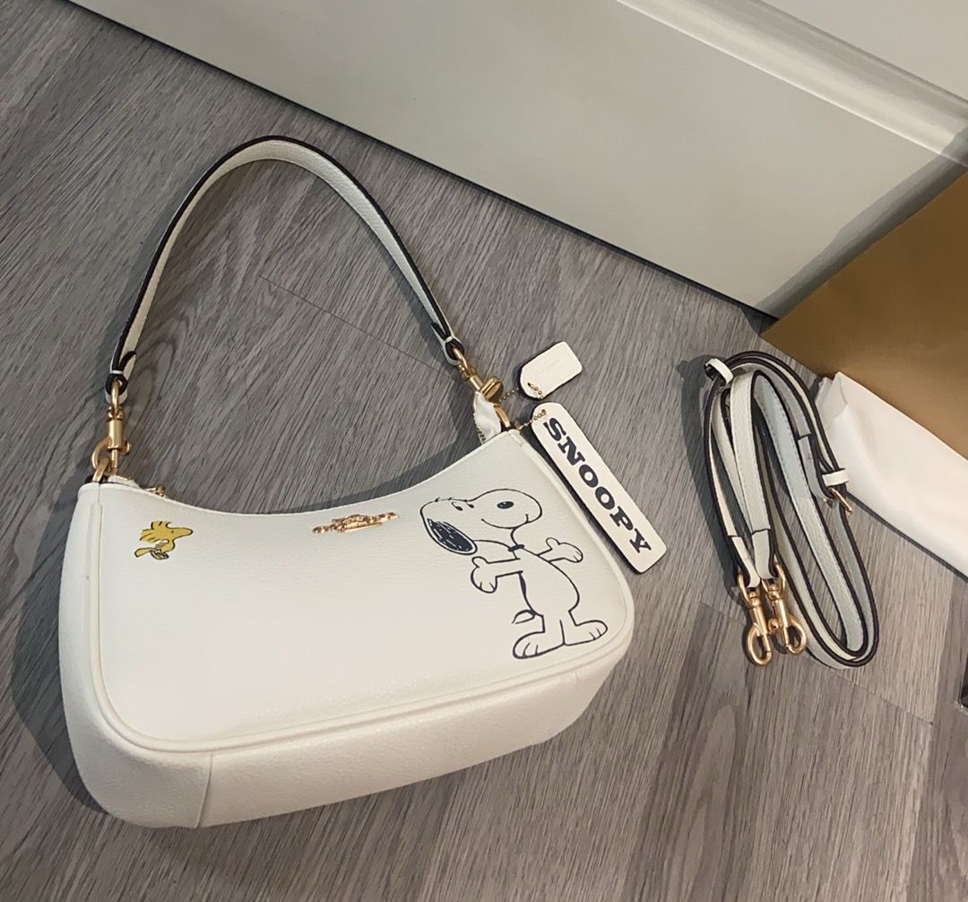 Coach Teri Shoulder - Snoopy
