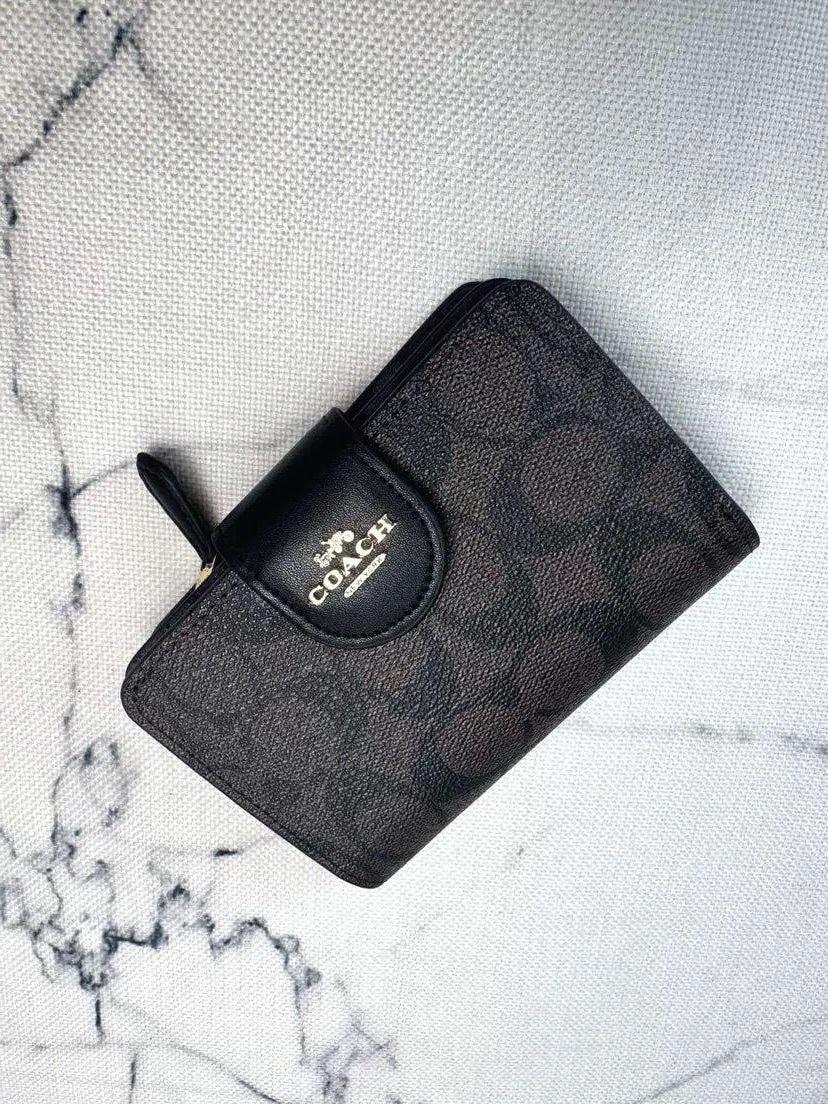 Carteira Coach Corner Zip - Preto e castanho escuro