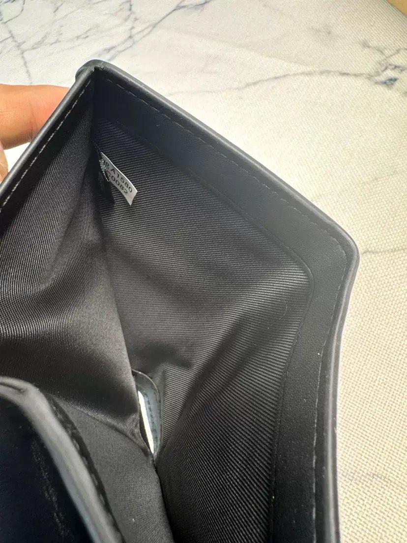 Carteira Coach Corner Zip - Preto e castanho escuro