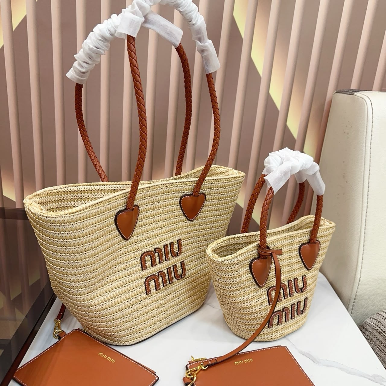 Miu Miu Tote em Ráfia com Carteira Removível