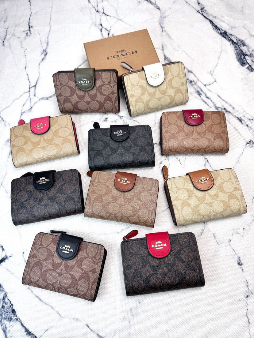 Carteira Coach Corner Zip - Preto e castanho claro