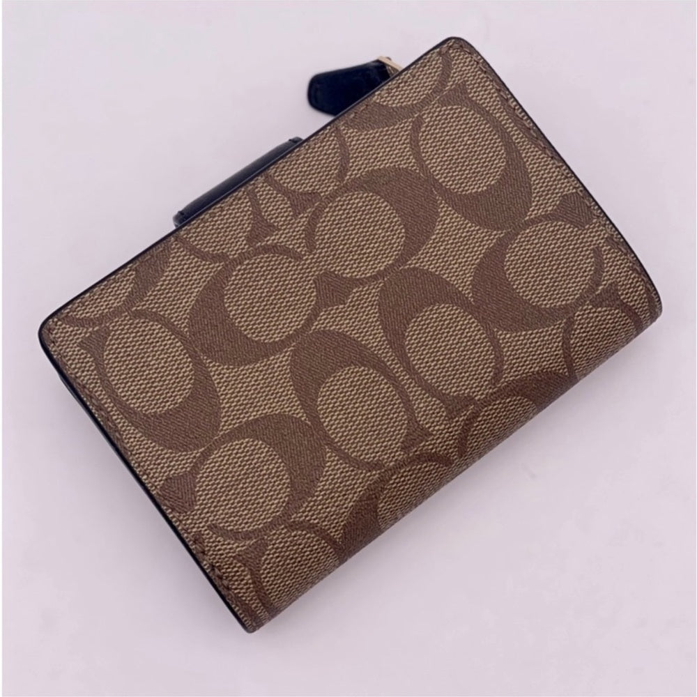 Carteira Coach Corner Zip - Preto e castanho claro