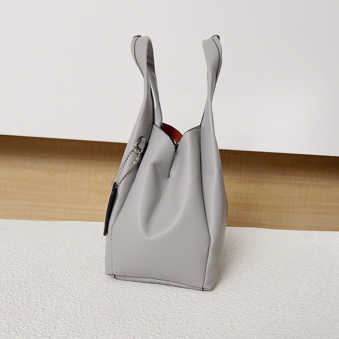 Coach Lana Shoulder 23 - Cinza