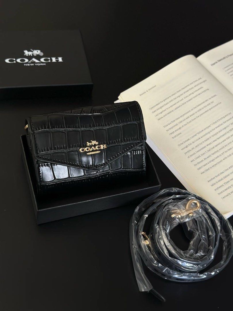Carteira Coach Mini Envelope With Strap - Preto texturizado