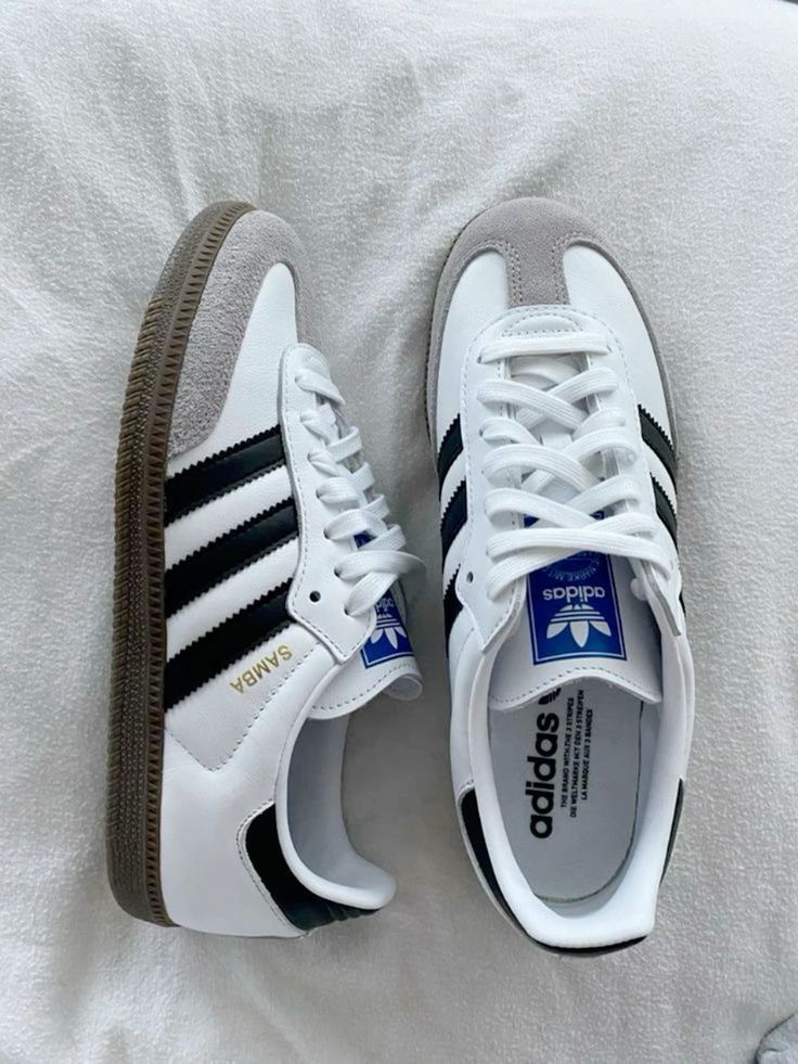 Adidas Samba OG - Branco com detalhes em preto e cinza